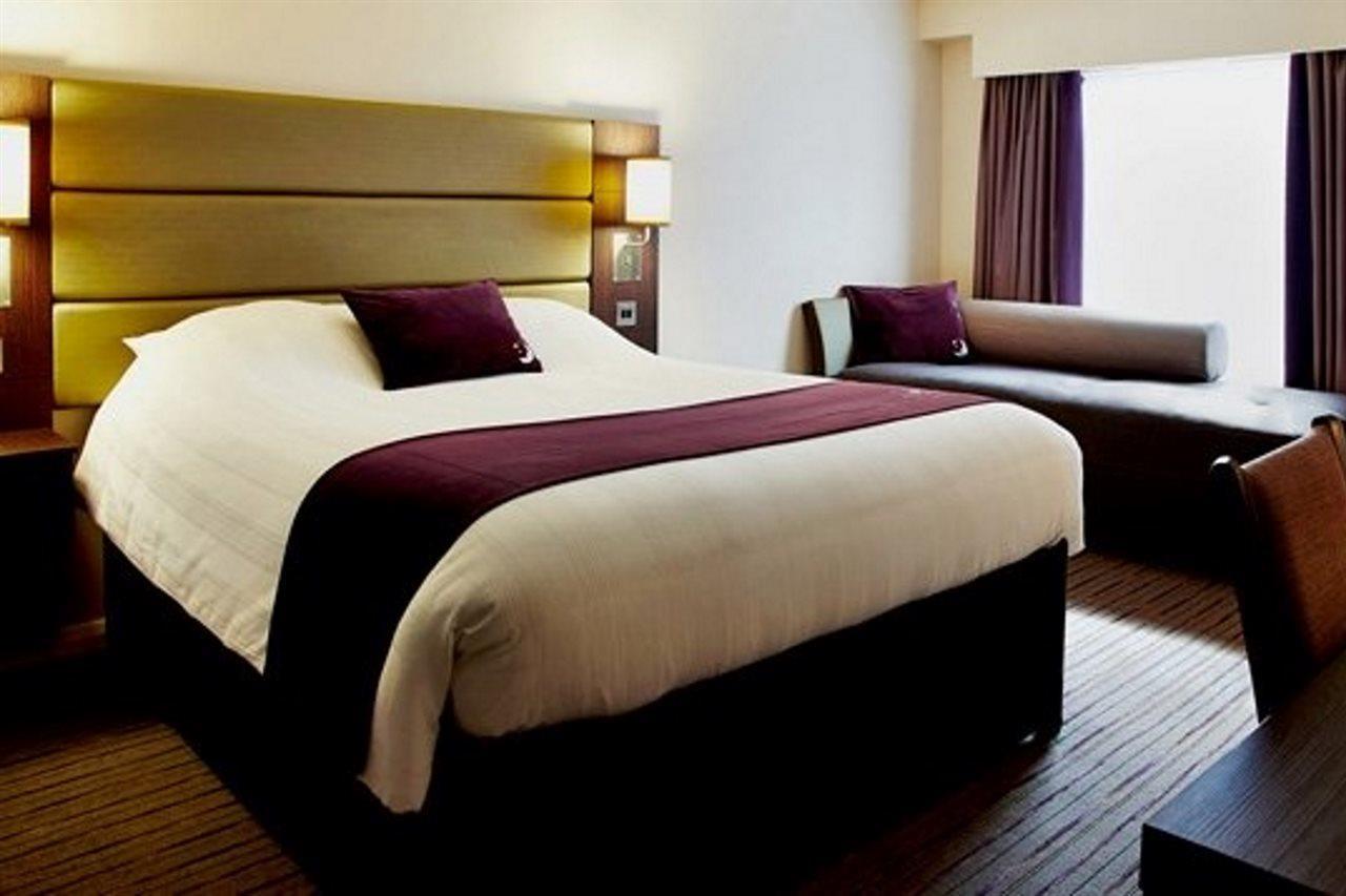Premier Inn Chippenham Eksteriør billede