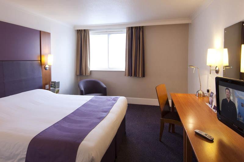 Premier Inn Chippenham Eksteriør billede
