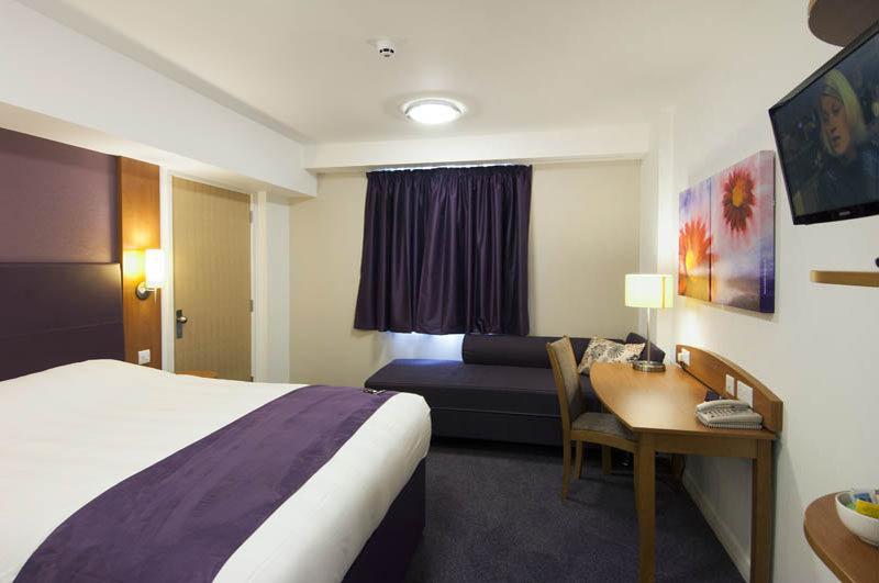Premier Inn Chippenham Eksteriør billede